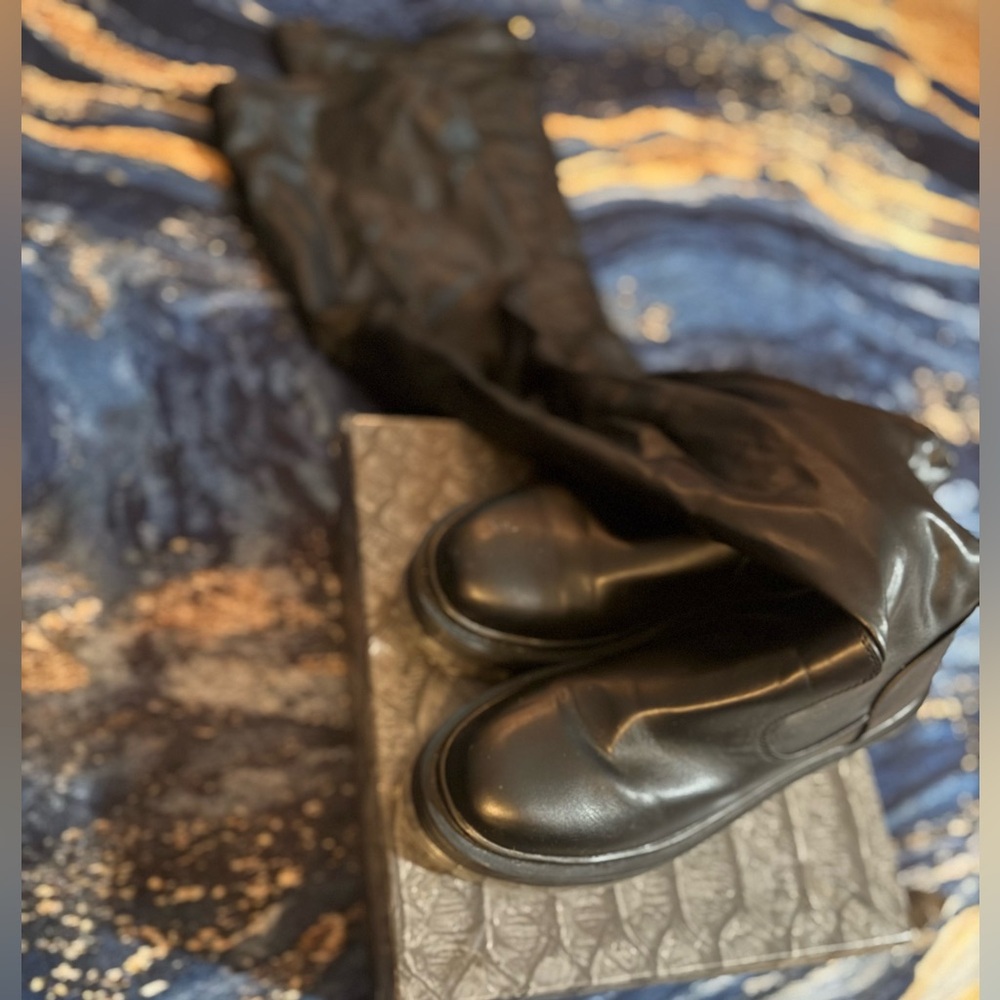 Woman’s Black Leather Shoes